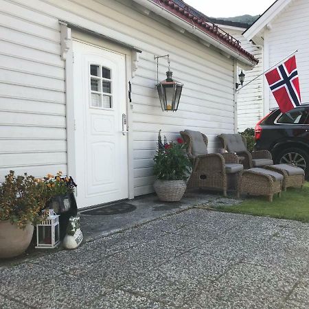 Koselig Landsbyhus I Nordfjord Nordfjordeid Exteriér fotografie